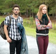 Under the Dome – Norrie (Mackenzie Lintz, r.) und Hunter (Max Ehrich, l.) verstehen nicht, was die Kuppel von ihnen will ...