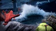 Fang des Lebens - Der gefährlichste Job Alaskas – A few waves never scare the crew of Brenna A away from their duties.