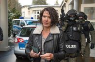 Tatort – Lena Odenthal (Ulrike Folkerts) ist bei ihren Ermittlungen einem geplanten Anschlag auf die Spur gekommen.