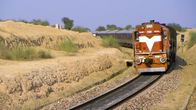 Traumzüge – Allein die Lokomotive des 2008 erbauten Maharadscha-Expresses wiegt 113 Tonnen.