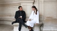 The Model – Emma (Marie Palm, r.) lernt den Fotografen Shane (Ed Skrein) kennen.