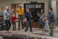 Playing with Fire – (v.l.n.r.) Mark (Keegan-Michael Key); Will (Christian Convery); Axe (Tyler Mane); Jake (John Cena); Brynn (Brianna Hildebrand); Zoey (Finley Rose Slater); Rodrigo (John Leguizamo)