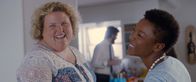 Social Animals – Sarah-Beth (Fortune Feimster, l.); Lana (Samira Wiley, r.)