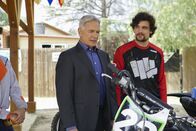 Navy CIS – Special Agent Leroy Jethro Gibbs (Mark Harmon) ist am Grübeln. Er wird das Gefühl einfach nicht los, dass eine Bikergang an dem Mord des Marines involviert ist ...