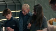 DreaMars – Leon (Eilon Shinar), Max (Filip Shaulov), Yoshi (Nevo Katan) und Lilli (Noa Astanjelove) bereiten Essen zu.