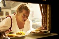 Omamamia – Begibt sich auf eine ganz besondere Reise: Oma Marguerita (Marianne Sägebrecht) ...