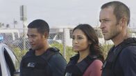 Hawaii Five-0 – Als ein des Mordes Bezichtigter mit Selbstmord droht, geraten Junior Reigns (Beulah Koale, l.), Tani Rey (Meaghan Rath, M.) und Steve McGarrett (Alex O'Loughlin, r.) an ihre Grenzen ...