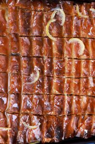 Zu Tisch ... – Baklava ist eine Süßspeise aus Filoteig mit einer Füllung aus Nüssen, Kakao, Zimt und Zucker.