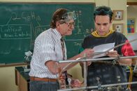 The Goldbergs – (v.li.) Steve Guttenberg (Dr. Katman), Troy Gentile (Barry Goldberg).