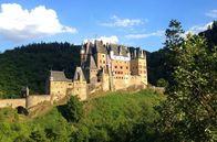 Burgen – Militärisch nie bezwungen: Die Burg Eltz ist eine der bekanntesten und besterhaltenen Burgen Deutschlands.