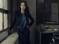 Beauty and the Beast – (1. Staffel) - Bei der Aufklärung eines Mordes, macht Polizeibeamtin Catherine Chandler (Kristin Kreuk, r.) eine ganz besondere Entdeckung ...