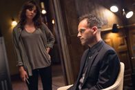 Elementary – Ermitteln in einem neuen Fall: Holmes (Jonny Lee Miller, r.) und Kitty (Ophelia Lovibond, l.) ...