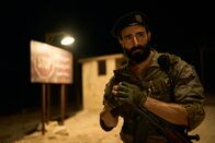 The Assassin – Im libyschen Gefängnis spielt Aufseher Khaled (Ali Fardi) eine undurchsichtige Rolle.