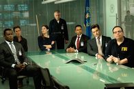 Limitless – v.l.n.r.) Mike (Michael James Shaw), Casey (Desmond Harrington), Rebecca (Jennifer Carpenter), Stavros (Musto Pelinkovicci), Boyle (Hill Harper), Ike (Tom Degnan) und James (Michael Devine) ...
