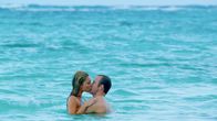Hawaii Five-0 – Danny (Scott Caan, r.) ist mit seiner Freundin Amber (Lili Simmons, l.) in ein romantisches Wochenende abgetaucht. Doch dieser Kurzurlaub endet anders als geplant, als plötzlich Ambers gewalttätiger Exmann auftaucht ...