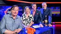 SRF Retro Quiz – v.li.: Beat Schlatter, Lisa Christ, Moderator Sven Epiney und Sandro Brotz im SRF Retro Quiz