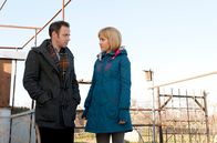 Alles Klara – MDR Fernsehen ALLES KLARA, FOLGE 16, "BioTot" Uhr. Paul (Felix Eitner, l.) und Klara (Wolke Hegenbarth, r.) ermitteln im Schrebergarten.