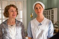 Seebad-Saga – Molly Andersen (Bodil Jorgensen, l.) und Fie Kjaer (Rosalinde Mynster, r.).