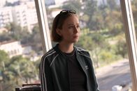 Hacks – Ava (Hannah Einbinder), die maßgeblich geholfen hat, Deborahs Lebenstraum einer eigenen Late-Night-Show möglich zu machen, geht davon aus, dass sie Chefautorin wird. Doch dann kommt es zum Eklat.