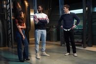 The Flash – (v.l.n.r.) Allegra Garcia (Kayla Compton); Chester P. Runk (Brandon McKnight); Barry Allen (Grant Gustin)