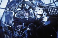 The Time Machine – Nach einem schweren Schicksalsschlag, will der Wissenschaftler und Erfinder Alexander Hartdegen (Guy Pearce) in die Vergangenheit reisen, um diese zu verändern ...
