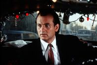 Die Geister, die ich rief ... – Der erfolgsbesessene und zynische Fernsehboss Frank Cross (Bill Murray) will aus dem zarten Weihnachtsmärchen von Charles Dickens ein blutrünstiges Actionspektakel machen, der Einschaltquoten wegen ...