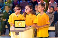1, 2 oder 3 – Das gelbe Rateteam aus Paternion/Österreich wartet gespannt auf die nächste knifflige Frage von Elton.