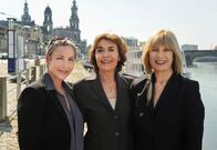 Herzdamen – Carola Bleibtreu (Katerina Jacob), Maria Lieblich (Thekla Carola Wied, Mitte) und Steffi Krieg (Mona Seefried, rechts) fühlen sich in ihrer neuen Wahlheimat Dresden zu Hause.