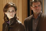 Castle – Verfolgen eine heiße Spur: Richard Castle (Nathan Fillion, r.) und Kate Beckett (Stana Katic, l.)
