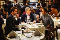 9JKL – (im Uhrzeigersinn): Andrew (David Walton, Mitte); Harry (Elliott Gould, Mitte); Josh (Mark Feuerstein, Mitte)