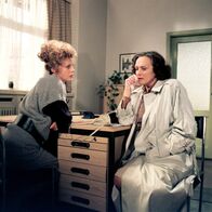 Polizeiruf 110 – Karin Düwel (Leutnant Sabine Baumert, l.) und Irma Münch (Renate Liebig, r.).