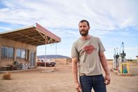The Tourist - Irisches Blut – Kann sich partout nicht daran erinnern, vor Kurzem hier schon mal gewesen zu sein: Der Fremde (Jamie Dornan) hat seine Erinnerungen bei einem Unfall verloren und ist auf Spurensuche nach seiner Identität.