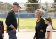 Young Sheldon – (v.l.n.r.) Coach Dale Ballard (Craig T. Nelson); Meemaw (Annie Potts); Missy (Raegan Revord)