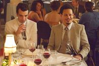 Man Seeking Woman – Josh Greenberg (Jay Baruchel, l.); Mike (Eric André, r.)