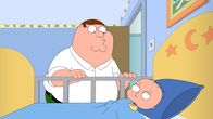 Family Guy – Als Peter (l.) erst Stewie im Park vergisst und dann auch noch mit einem falschen Kind (r.) heim kommt, beschimpft Lois ihn als dumm. Doch das will Peter nicht auf sich sitzen lassen ...