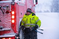 Ice Road Rescue - Extremrettung in Norwegen – Erlend joinds Thord on a rescue that involves too many chains in all the wrong places. (National Geographic)