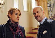 Sturm der Liebe – ARD STURM DER LIEBE FOLGE 1204 Uhr im ERSTEN. Helen (Miriam Krause, l.) verlangt von Götz (Andreas Borcherding, r.) Schadensersatz.