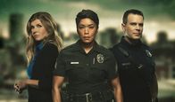 9-1-1 Notruf L.A. – (1. Staffel) - Kämpfen, jeder mit seinen Mitteln, für Menschen in Not: (v.l.n.r.) Abby Clark (Connie Britton), Athena Grant (Angela Bassett) und Bobby Nash (Peter Krause) ...