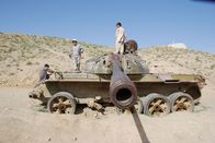 Der Preis des Krieges – Nach dem Zweiten Afghanistan-Krieg blieben neben Minen auch schwere Waffen, wie Panzer oder Artilleriegeschütze in Afghanistan zurück.