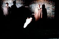 Ipcress - Streng geheim – Harry Palmer muss sich entscheiden: Ist Major Dalby (Nigel Green, li.) oder Colonel Ross (Guy Doleman, re.) der Betrüger?