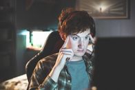 Dead Pixels – Nicky (Will Merrick) bereitet sich mental auf das Endspiel vor.