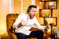 Doppelt kocht besser – Titel: Doppelt kocht besser; Person: Alexander Kumptner; Copyright: (c) SAT.1 / Nadine Rupp; Fotograf: Nadine Rupp; Bildredakteur: Clarissa Schreiner; Dateiname: 2463703.jpg; Rechtehinweis: Dieses Bild darf bis eine Woche nach Ausstrahlung honorarfrei fuer redaktionelle Zwecke und nur im Rahmen der Programmankuendigung verwendet werden. Spaetere Veroeffentlichungen sind nur nach Ruecksprache und ausdruecklicher Genehmigung der Seven.One Entertainment Group GmbH moeglich. Nicht fuer EPG! Verwendung nur mit vollstaendigem Copyrightvermerk. Das Foto darf nicht veraendert, bearbeitet und nur im Ganzen verwendet werden. Es darf nicht archiviert werden. Es darf nicht an Dritte weitergeleitet werden. Aneinanderreihung/Zusammenlegung/Kopplung von Bildern zum Zweck der Erstellung von Slide-Shows o.ä. nicht gestattet; Verbindung/Einfügen/Anfügen von Werbung nicht gestattet. Bei Fragen: foto@seven.one Voraussetzung fuer die Verwendung dieser Programmdaten ist die Zustimmung zu den Allgemeinen Geschaeftsbedingungen der Presselounges der Sender der Seven.One Entertainment Group GmbH.