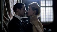 Paris Police 1900 – Gabriel Sabran (Christophe Montenez) und Meg Steinheil (Evelyne Brochu)