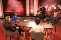 Stöckl. – Ursula Strauss, Richard David Precht, Barbara Stöckl, Hosea Ratschiller, Karl Ratschiller.