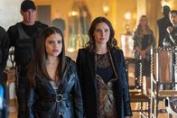 Charmed – Maggie Vera (Sarah Jeffery, l.); Abigael (Poppy Drayton, r.)