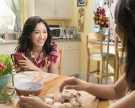 Fresh off the Boat – Jessica Huang (Constance Wu, l.); Elaine (Ming-Na Wen, r.)