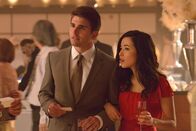 Man Seeking Woman – Graham (Miles Fisher, l.); Maggie (Maya Erskine, r.)
