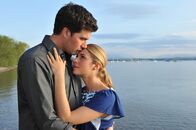 Sturm der Liebe – Konstantin (Moritz Tittel, l.); Marlene (Lucy Scherer, r.)