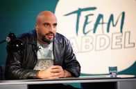 Team Abdel – Ab 15. November startet die gesellschaftspolitische Comedyshow „Team Abdel“, die die Zuschauer:innen herausfordert, einen Perspektivwechsel auf die eigene Gesellschaft vorzunehmen. In „Team Abdel“ schaut Comedian Abdelkarim aus unterschiedlichen Perspektiven auf das Land, in dem er geboren wurde und wirft einen satirischen Blick auf aktuelle Themen. Unterstützt wird er dabei von seinem Team aus Comediennes und Comedians, die – wie er selbst – alle wegen ihrer internationalen Biographien das Leben in Deutschland aus einem anderen Blickwinkel betrachten.