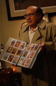 It's Always Sunny in Philadelphia – Die Freunde glauben, in der Politik das große Geld machen zu können. Deshalb fackelt Dennis nicht lange und kandidiert für die Position des Revisionsbeamten für Süd-Philadelphia. Da schickt Frank (Danny DeVito) seine Tochter Dee ins Rennen. Somit ist Chaos vorprogrammiert ...